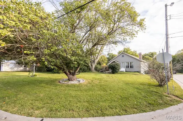 9958 South RD, Fairview Heights, IL 62208