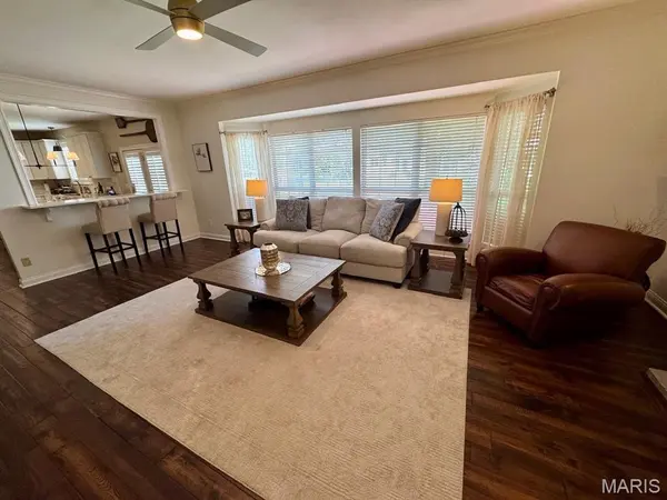 2811 Barrett Pines LN, Des Peres, MO 63021