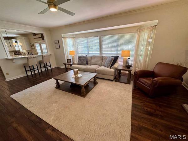 2811 Barrett Pines LN, Des Peres, MO 63021