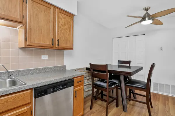 608 Waterford RD S #3C, Schaumburg, IL 60193