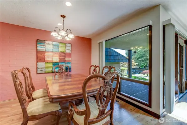 10830 Glen Acres DR S #T9, Seattle, WA 98168
