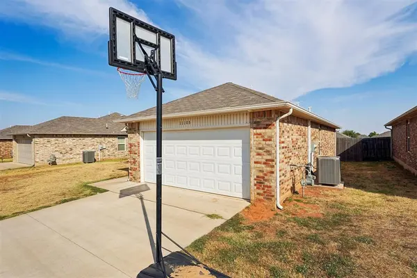 11105 NW 98th ST, Yukon, OK 73099