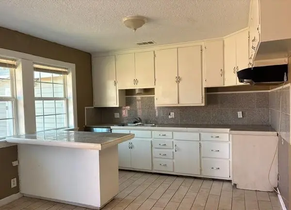 1105 Nowahy AVE, Clinton, OK 73601