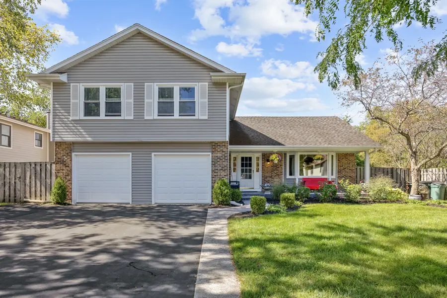 428 Franklin LN, Elk Grove Village, IL 60007