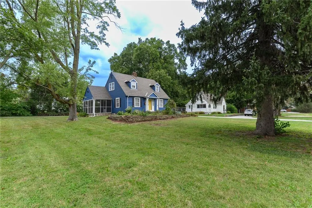 6842 Metcalf AVE, Overland Park, KS 66204