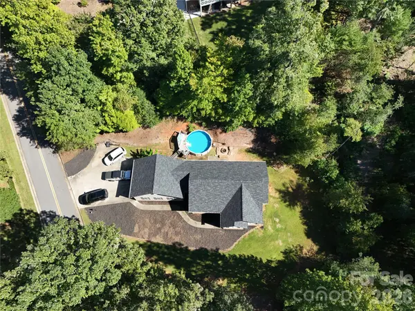 1395 Robinhood DR, Morganton, NC 28655