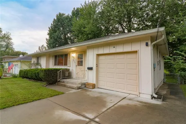 6616 Hardy AVE, Raytown, MO 64133
