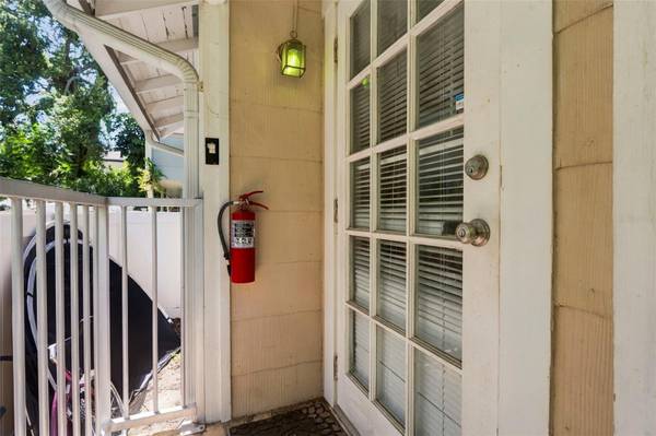 406 10TH AVE NE, St Petersburg, FL 33701