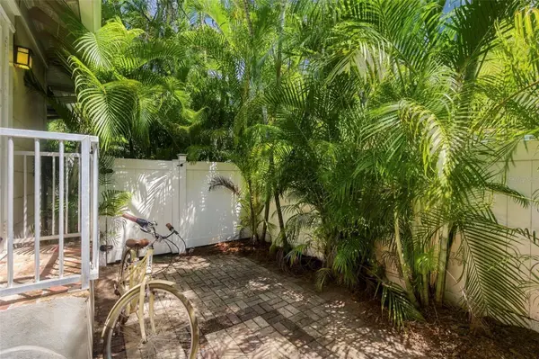 406 10TH AVE NE, St Petersburg, FL 33701