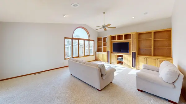 1613 Bunker Hill RD, Albert Lea, MN 56007