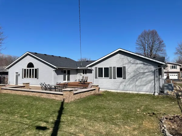 1613 Bunker Hill RD, Albert Lea, MN 56007