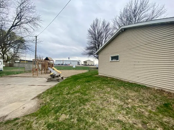 1212 Oak ST, Wabasso, MN 56293