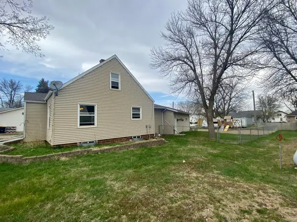 1212 Oak ST, Wabasso, MN 56293