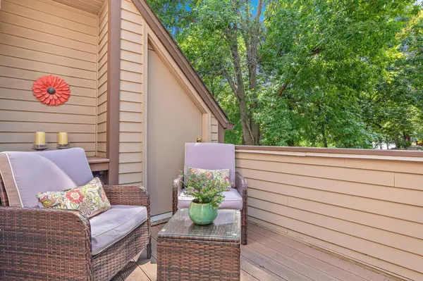 8 Irvine PARK #8A, Saint Paul, MN 55102
