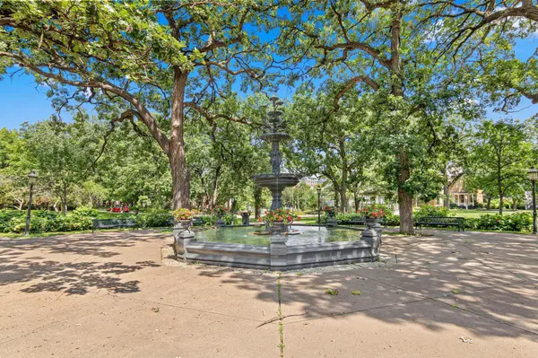 8 Irvine PARK #8A, Saint Paul, MN 55102