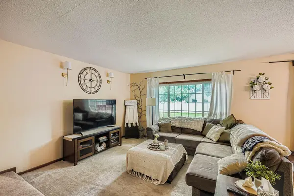 1701 James CT, Burnsville, MN 55337