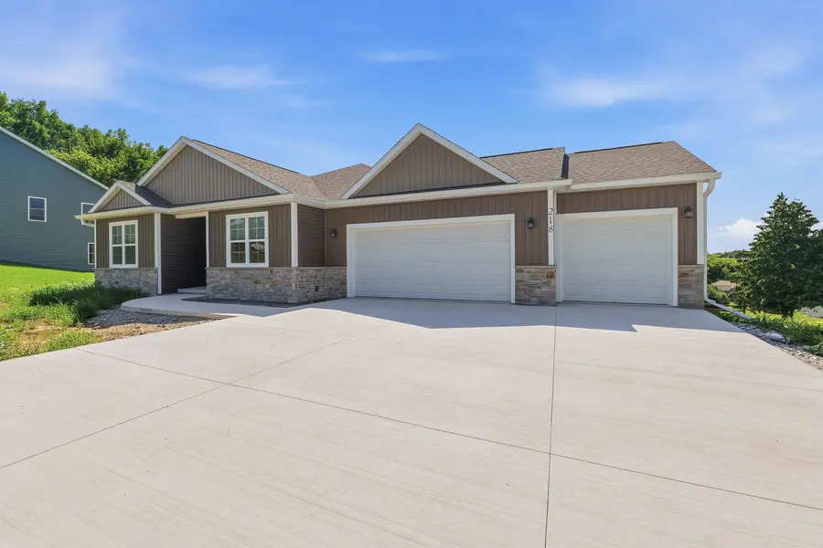 218 GLACIAL TER, Ripon, WI 54971