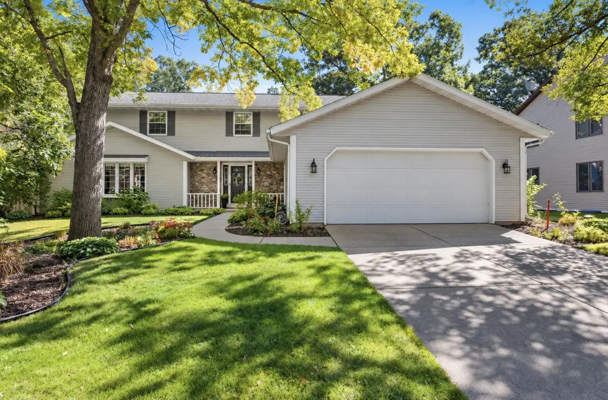 425 E FOX RUN CIR, Green Bay, WI 54311