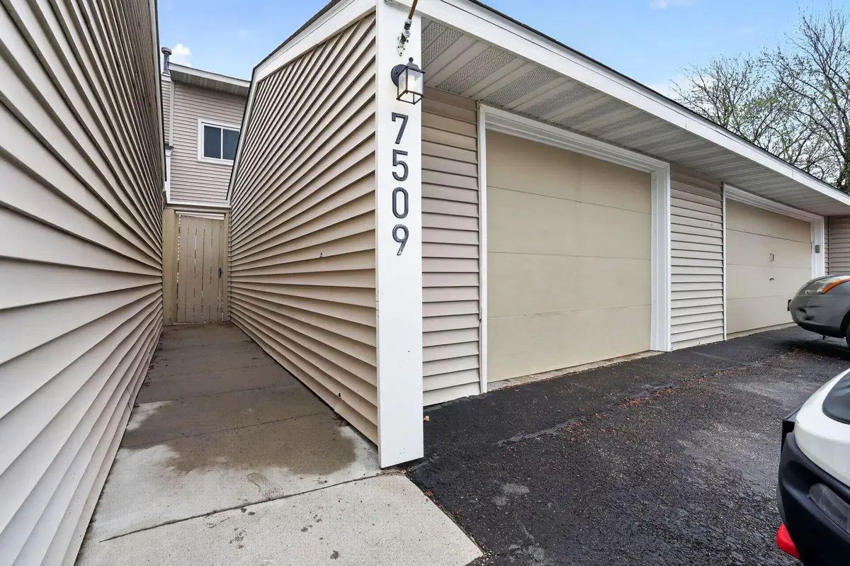7509 Whitney DR, Apple Valley, MN 55124