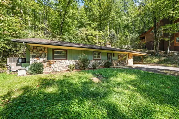 740 Hidden Valley Rd, Gatlinburg, TN 37738