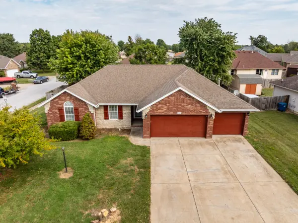1345 W Dunrobin Castle DR, Nixa, MO 65714