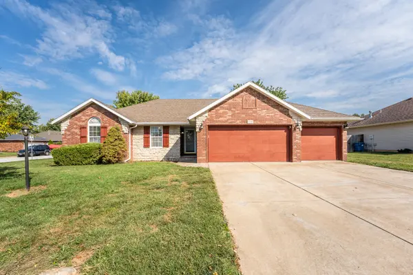 1345 W Dunrobin Castle DR, Nixa, MO 65714