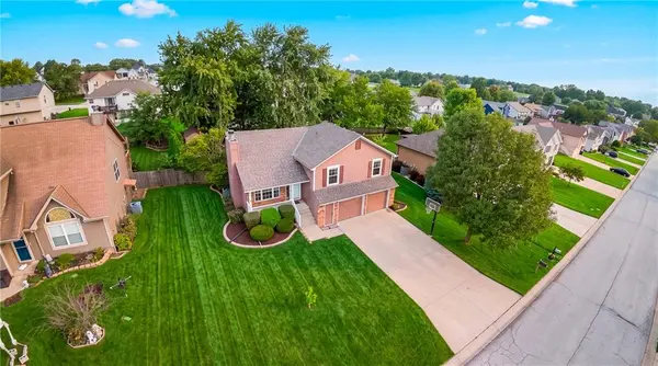 1406 Tabitha LN, Greenwood, MO 64034