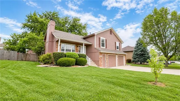1406 Tabitha LN, Greenwood, MO 64034
