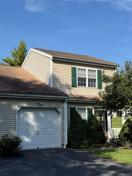 11 Rambling Brook, Poughkeepsie, NY 12601