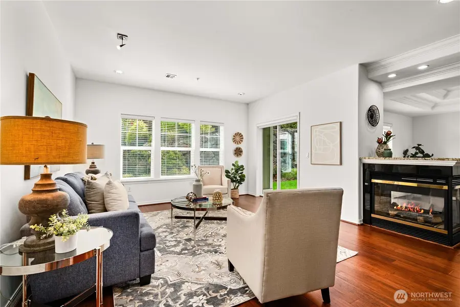 4406 Providence Point PL SE #101, Issaquah, WA 98029