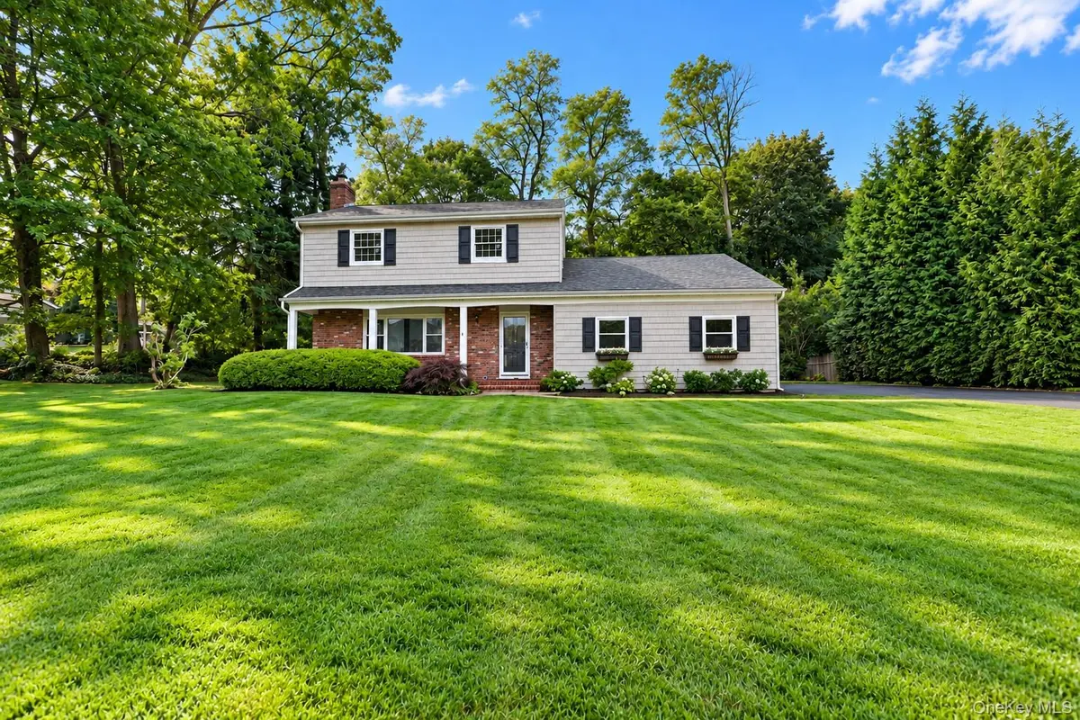 2 Salem DR, Stony Brook, NY 11790
