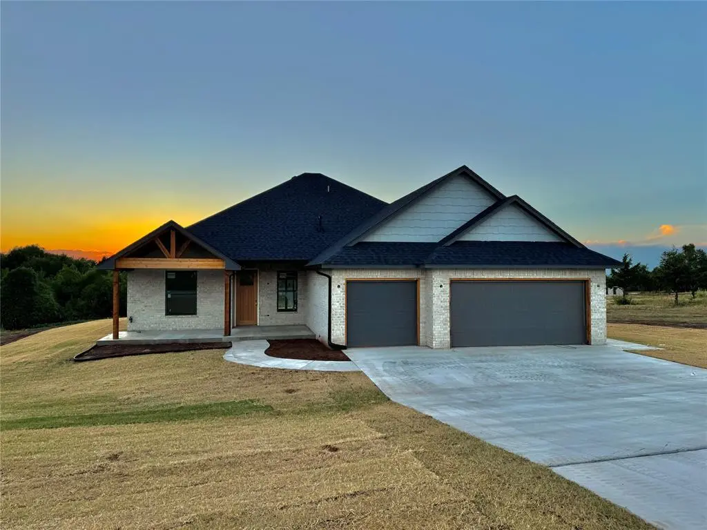 2079 Cattle DR, Guthrie, OK 73044