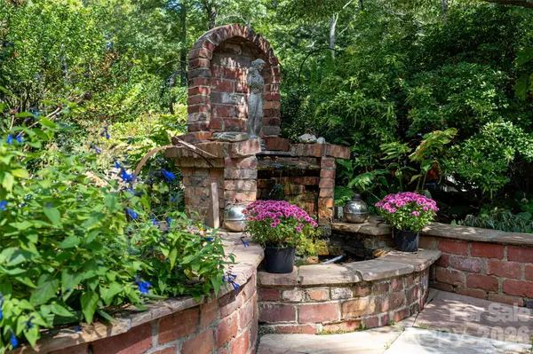 688 Blueberry Farm RD, Zirconia, NC 28790