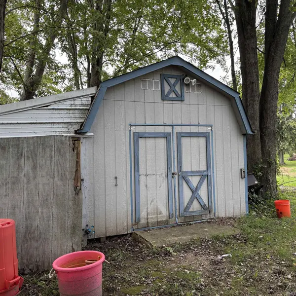 733 W Center DR, Albion, IN 46701