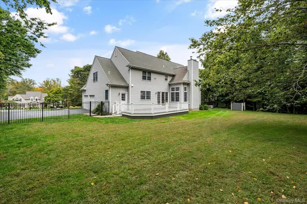 56 Londonderry LN, Somers, NY 10589