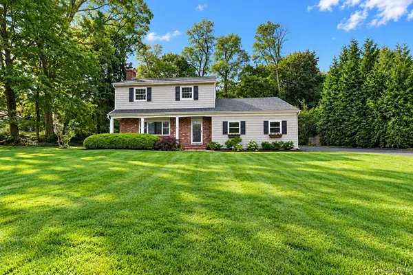 2 Salem DR, Stony Brook, NY 11790