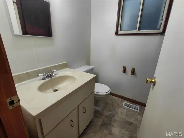 805 Campion LN, Florissant, MO 63031