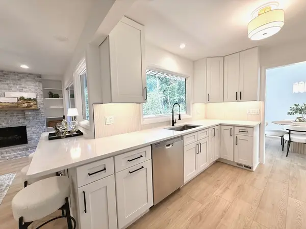 6814 Rhode Island TRL, Crystal Lake, IL 60012