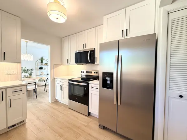 6814 Rhode Island TRL, Crystal Lake, IL 60012