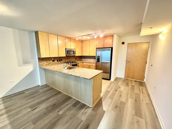 9725 WOODS DR #707, Skokie, IL 60077