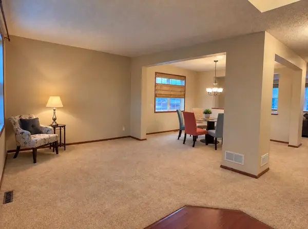 2061 Winterberry LN, Shakopee, MN 55379