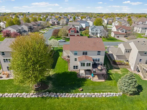 2061 Winterberry LN, Shakopee, MN 55379