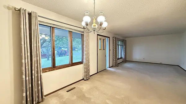 411 Chavis DR, Hendricks, MN 56136