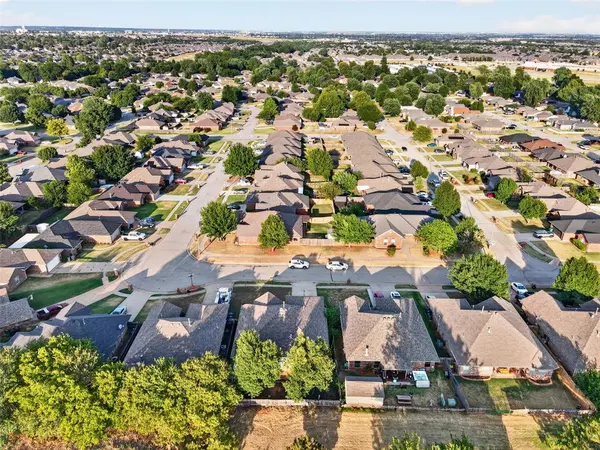 1309 Ethan LN, Yukon, OK 73099