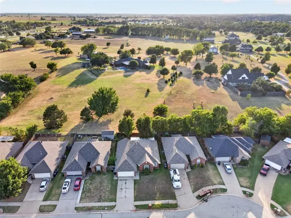 1309 Ethan LN, Yukon, OK 73099