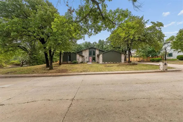 1100 Oak Tree DR, Edmond, OK 73025