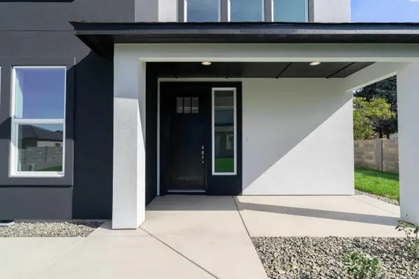 1056 N Grant Pl, Kennewick, WA 99336