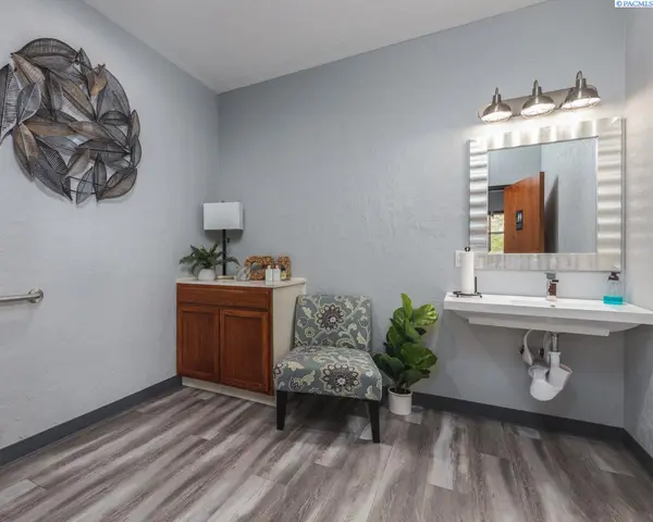8109 W Grandridge Blvd #120, Kennewick, WA 99336