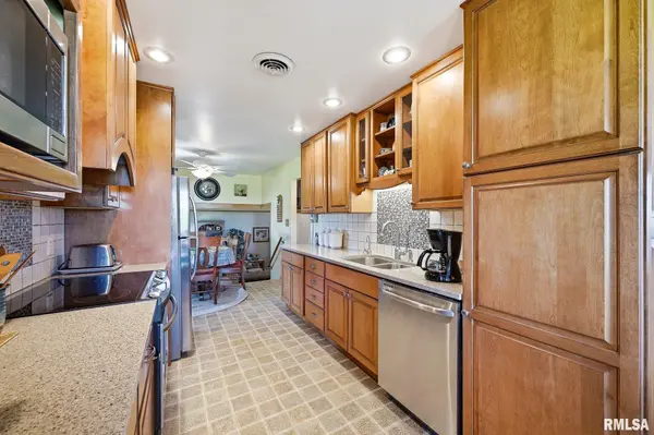 1700 OLD INDIANTOWN RD, Henry, IL 61537
