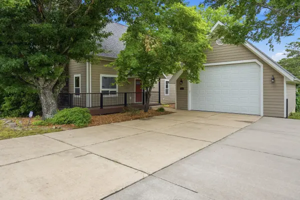 660 Hunt Club CIR, Galena, MO 65656